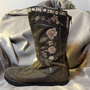 EARTH Brown Floral Embroidered Women's Boots
